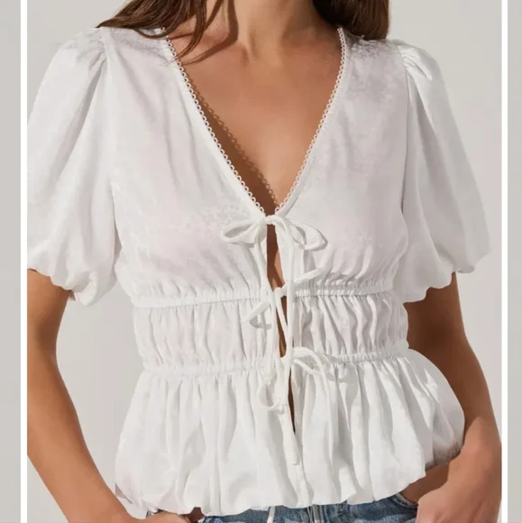 ASTR The Label Floral Jacquard Tie Front Puff Sleeves Top Size Large - Picture 2 of 8